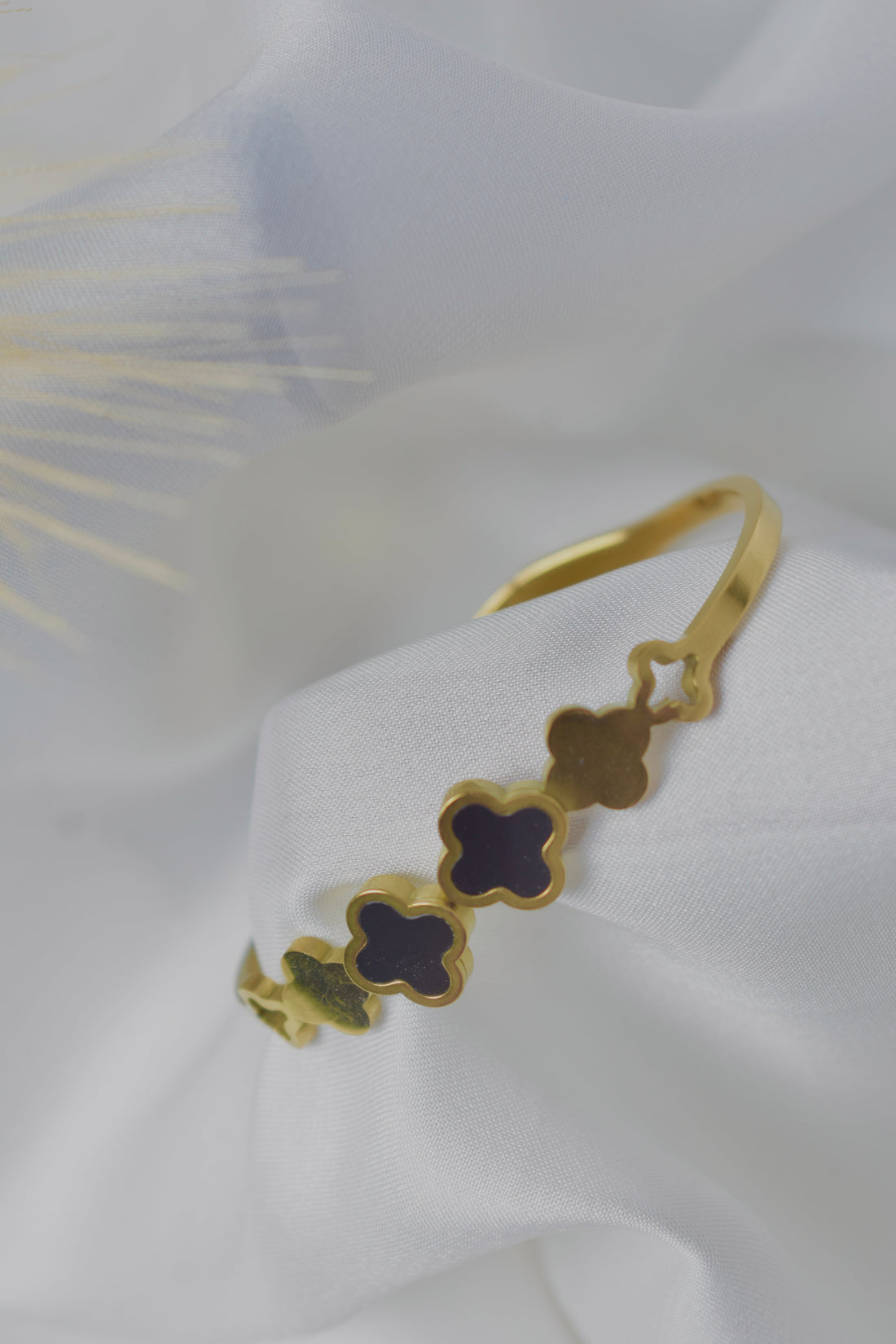 Golden Clover Bloom Bracelet – Enamel Charm Cuff for Women