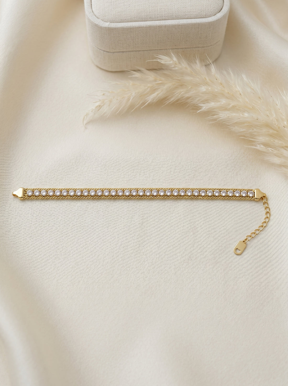 Golden Radiance Crystal Bracelet – Luxury Gold-Plated Jewelry for Women