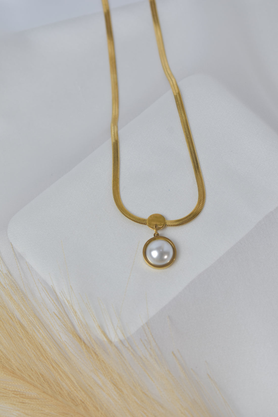 Gold Pearl Pendant Necklace