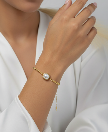 Golden Grace Pearl Charm Bracelet – Elegant Women's Jewelry
